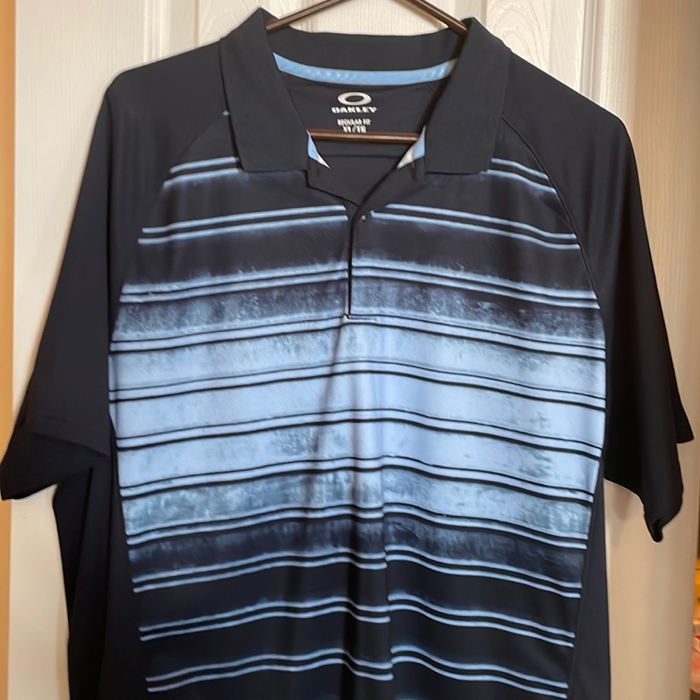 Men’s XL Oakley Golf Shirt